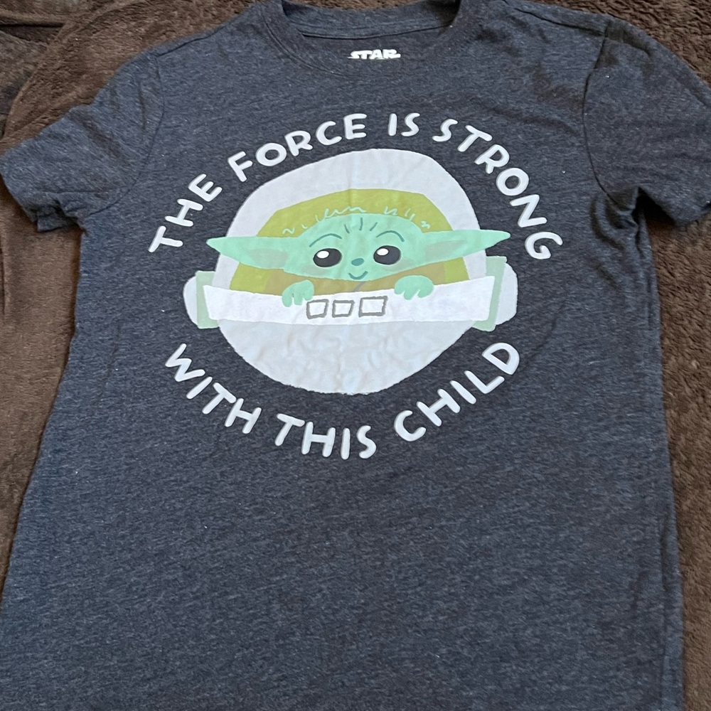 DISNEY STAR WARS Baby Yoda/Grogu “The Force is Strong w/This Child” t-shirt Sz M